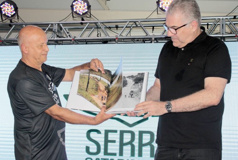 Beto Castro autografa “Serranias” em lançamento oficial na sexta-feira